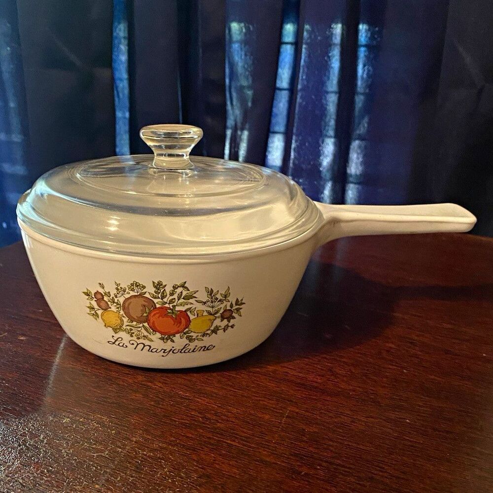 CorningWare La Marjolaine Round Casserole 1 1/2 Pint w/ Lid Handles P-82-B